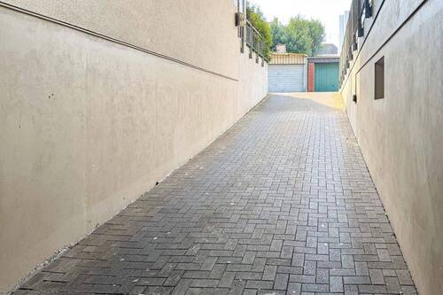 Tiefgarageneinfahrt - 
