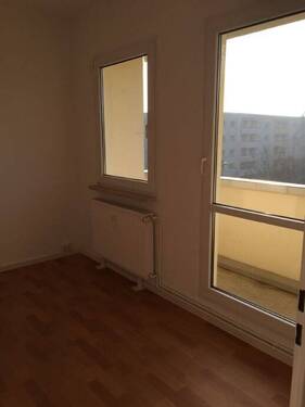 SZ mit Balkon - 2 Zimmer Etagenwohnung zur Miete in Halle (Saale)