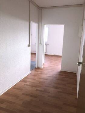 Flur - Etagenwohnung mit 48,90 m&sup2; in Halle (Saale) zur Miete