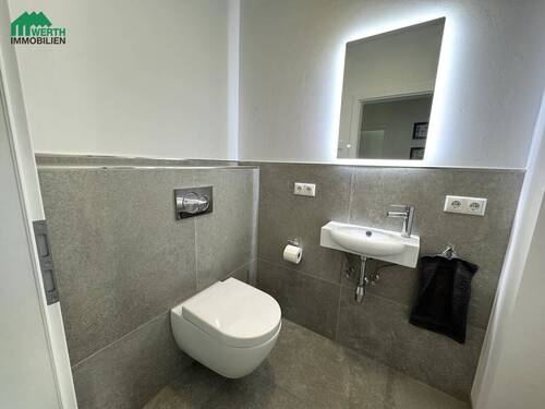 EG WC - 