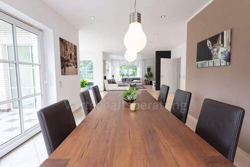 Wohn-/ Esszimmer - 