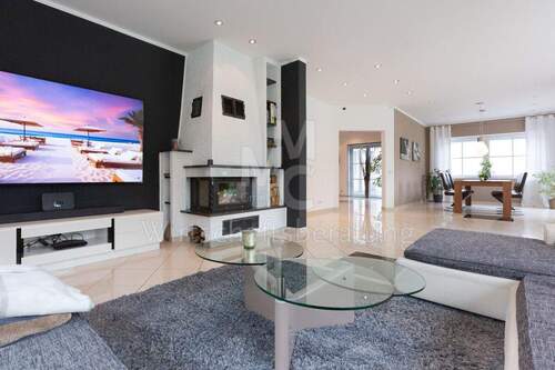 Wohn-/ Esszimmer - 