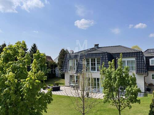 Hausansicht - Einfamilienhaus mit 319,00 m² in Isernhagen / Altwarmbüchen zum Kaufen