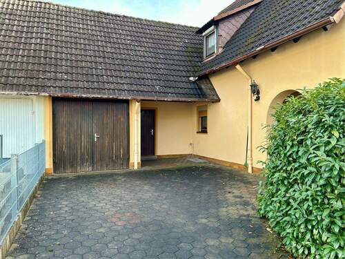 Garage mit angrenzenden Abstellraum - 