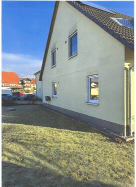 DHH Reichenschwand, seitl. Ansicht mit Strellplatz.jpg - 4 Zimmer Doppelhaushälfte zum Kaufen in Reichenschwand