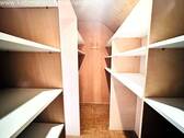 Begehbarer Kleiderschrank - weitere Perspektive - 