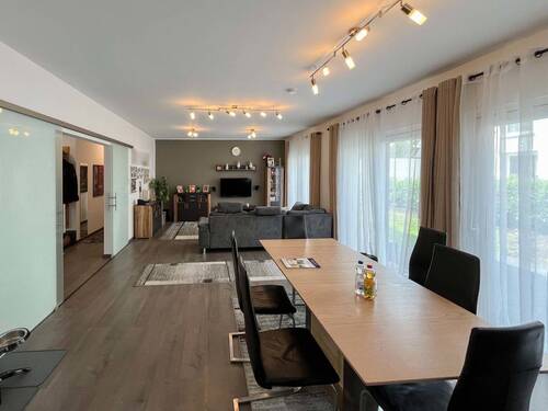 Wohn/-Esszimmer - 