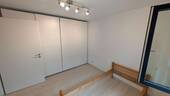 Schlafzimmer mit Schrank - 
