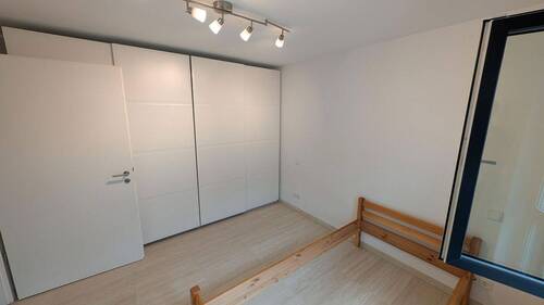 Schlafzimmer mit Schrank - 