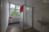 Bad mit Dusche - 