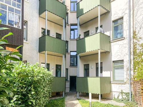 Hofansicht mit Balkonen - Etagenwohnung mit 77,60 m&sup2; in Leipzig zum Kaufen