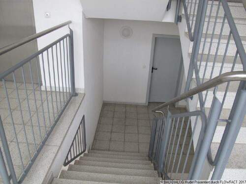 1056_Geschosstreppe - 3 Zimmer Etagenwohnung in Magdeburg