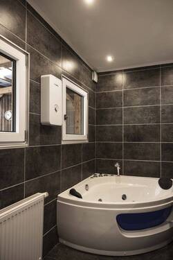 mit Whirlpoolwanne - 