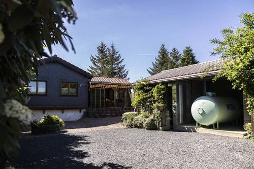 Einfahrt zum Haus - Einfamilienhaus mit 160,00 m&sup2; in Irrhausen / Steinrausch zum Kaufen