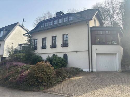 Hausfront - 7 Zimmer Mehrfamilienhaus, Wohnhaus in Ennepetal