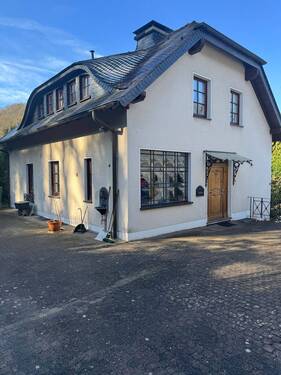 Hofansicht - Mehrfamilienhaus, Wohnhaus mit 155,00 m&sup2; in Ennepetal zum Kaufen