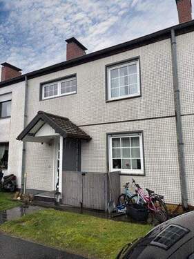 Vorderansicht rechts - 5 Zimmer Reihenmittelhaus zum Kaufen in Bexbach