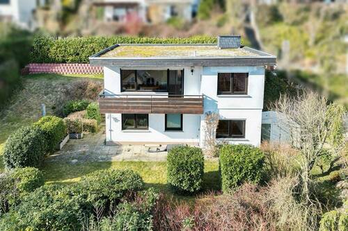 Außenansicht_Drohne - Familienidyll in ruhiger Lage: Großzügiges Einfamilienhaus in Schlangenbad Wambach