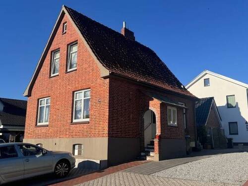 B-Strassenansicht_rechts - 5 Zimmer Einfamilienhaus zur Miete in Eutin