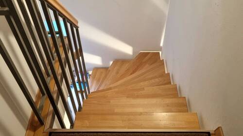 Treppe zum DG - 5 Zimmer Einfamilienhaus in Dresden