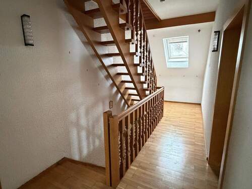 Flur / Treppenaufgang - 