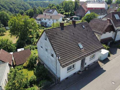 Linke Vorderansicht - 6 Zimmer Mehrfamilienhaus, Wohnhaus in Pirmasens