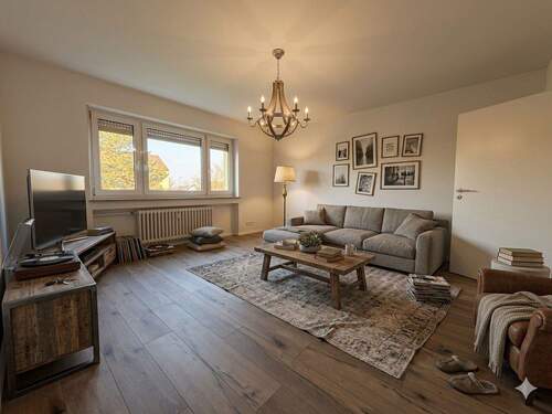 Wohnzimmer - große Wohnung - Mehrfamilienhaus, Wohnhaus in Gochsheim