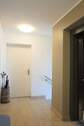 Treppenhaus mit Wohnungseingang - 