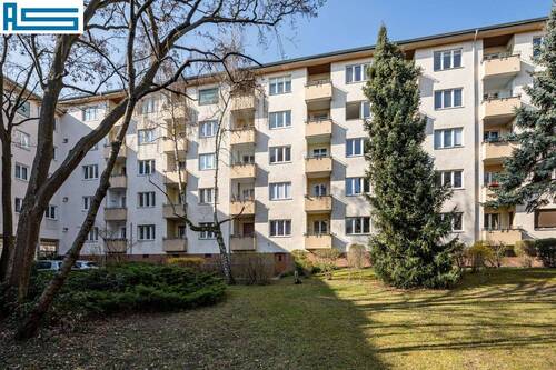 Hinterhofansicht mit Blick auf die Balkone - 
