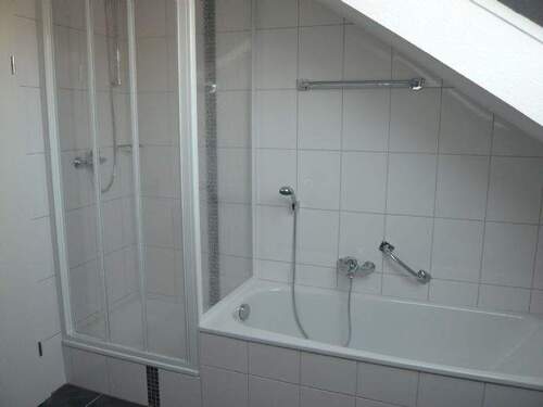Tageslichtbad mit Wanne & Dusche - 