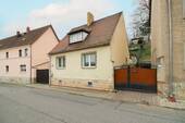 Hausansicht - Für Tatkräftige: Gestaltbares EFH in Feldrandlage