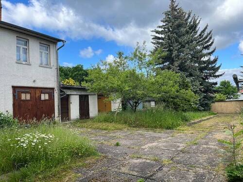 Pkw Stellfläche - 1 Zimmer Mehrfamilienhaus, Wohnhaus zum Kaufen in Arnstadt