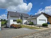 Vorderansicht 1 - Luxuriöses Einfamilienhaus mit Einliegerwohnung und Doppelgarage Nähe LUX-TR-BIT !