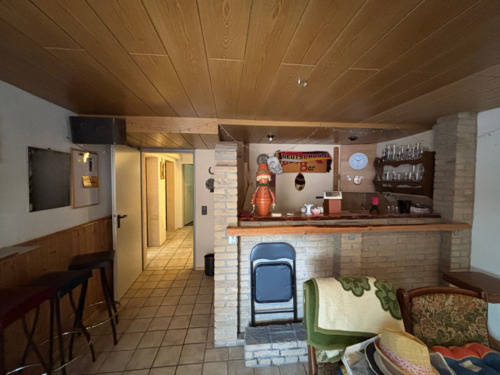 Keller-Hobbyraum mit Bar - 