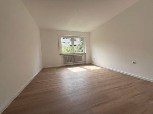 Schlafzimmer - Freundliche und lichtdurchflutete 2-Zimmer-Wohnung in Bad Aibling