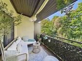 Balkon mit Blick ins Grüne - Gemütliche 2-Zimmer-Wohnung mit Balkon, Stellplatz, Garage und Gartennutzung