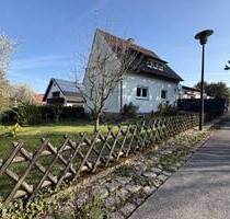 Charmante Eigentumswohnung im Einfamilienhaus-Stil mit schönem Garten und Garage in ruhiger Lage! - Rödental / Einberg