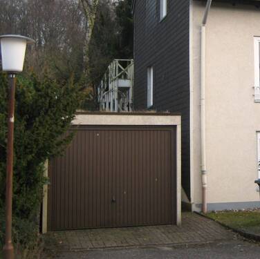 Garage links - Mehrfamilienhaus, Wohnhaus mit 478,00 m&sup2; in Sprockhövel zum Kaufen
