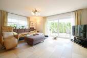 Wohnzimmer mit Terrasse - Einfamilienhaus in Genderkingen zum Kaufen