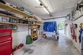  Komfortable Garage mit elektrischem Tor. - 