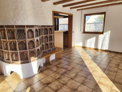 Essbereich mit angrenzender Küche - 