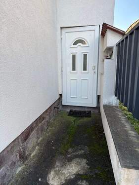 Hauseingang - 6 Zimmer Mehrfamilienhaus, Wohnhaus zum Kaufen in Geratal