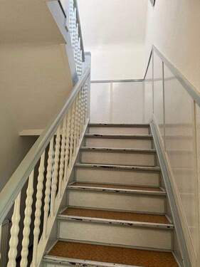 Treppenhaus - Mehrfamilienhaus, Wohnhaus mit 115,00 m&sup2; in Geratal zum Kaufen