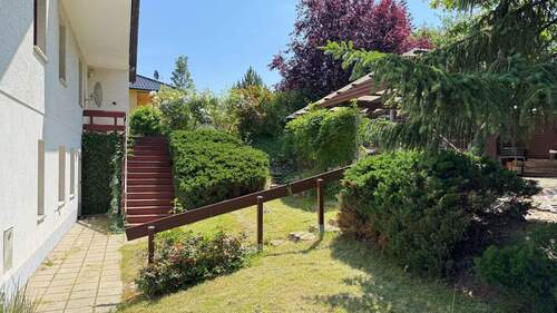 Aufgang zur Terrasse - Einfamilienhaus mit 243,00 m&sup2; in Pohrsdorf zum Kaufen