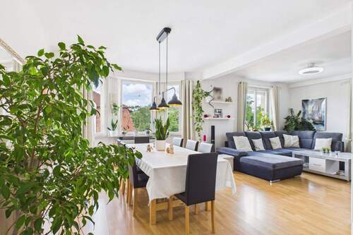 Ess- und Wohnzimmer - Die Wohnung wird im Angebotsverfahren ausgeschrieben