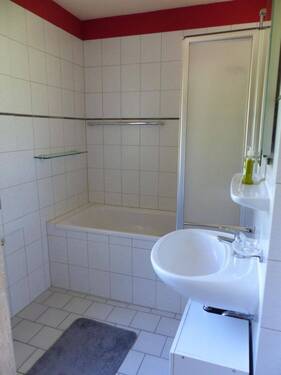 Tageslichtbad mit Wanne - 