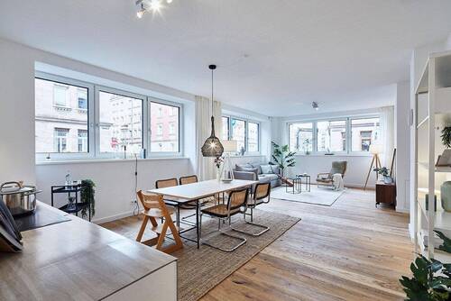 Essen und Wohnen - 4 Zimmer Etagenwohnung in Nürnberg