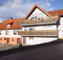 Gepflegtes 3-Familienhaus mit Garagen, Garten und hervorragenden Mieteinnahmen - Flußbach