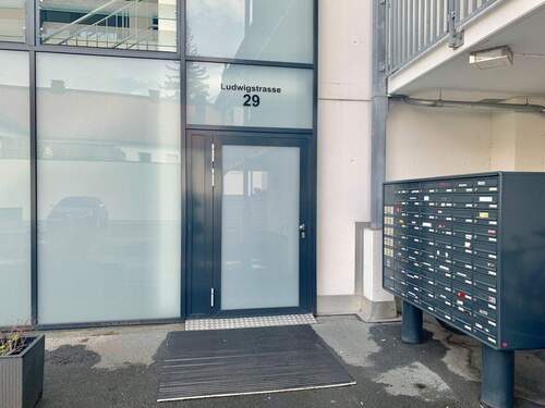 Hauseingang - 1 Zimmer Etagenwohnung zur Miete in Fürth