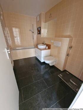 Bad mit Wanne - 